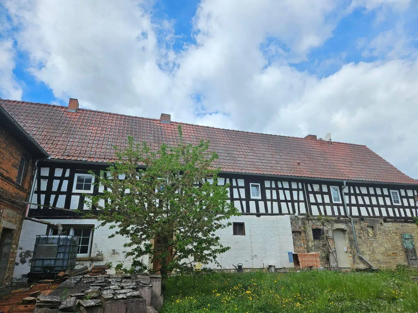 Einfamilien - Mehrfamilienhaus in Ruhiger Dorflage – Bild 3 von 20